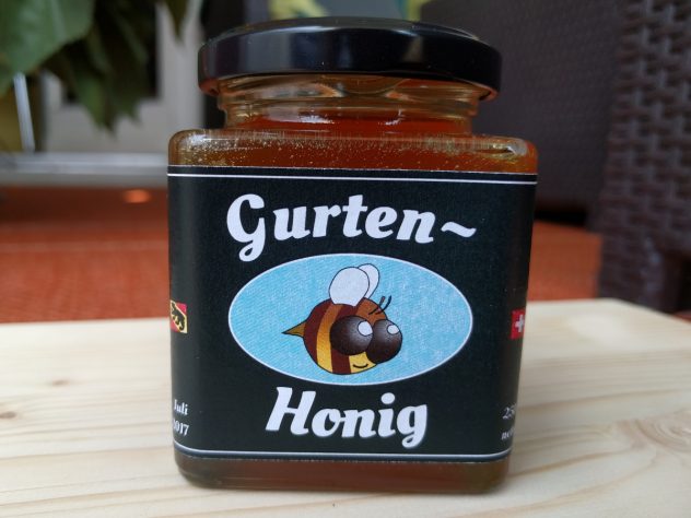 Honigernte: Prototyp Gurtenhonig Glas mit Etikette